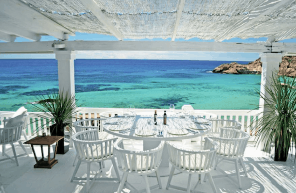 Beachclub restaurant strand cala tarida Ibiza