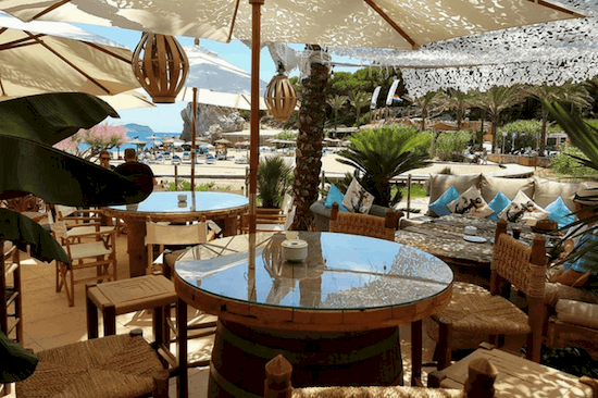 Strand restaurant Beachclub noord Ibiza diner food